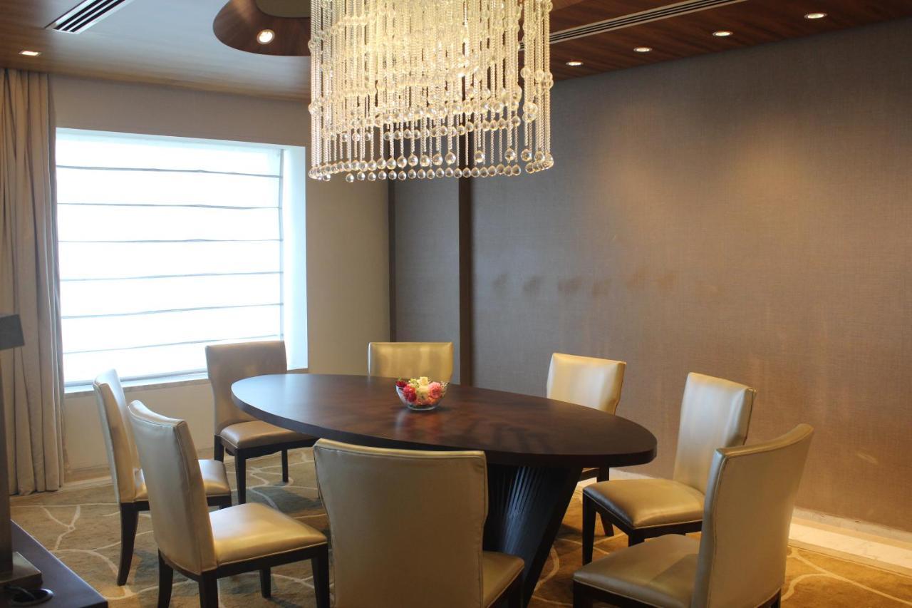 Hyatt Regency Chennai Hotel Exterior photo A dining room